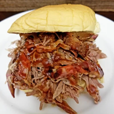 Ribticklers Barbecue - Pulled Port Sandwich